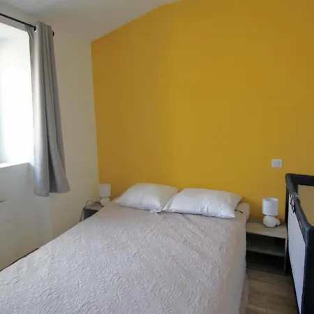 Holiday home Un Petit Bout De Paradis Gajoubert